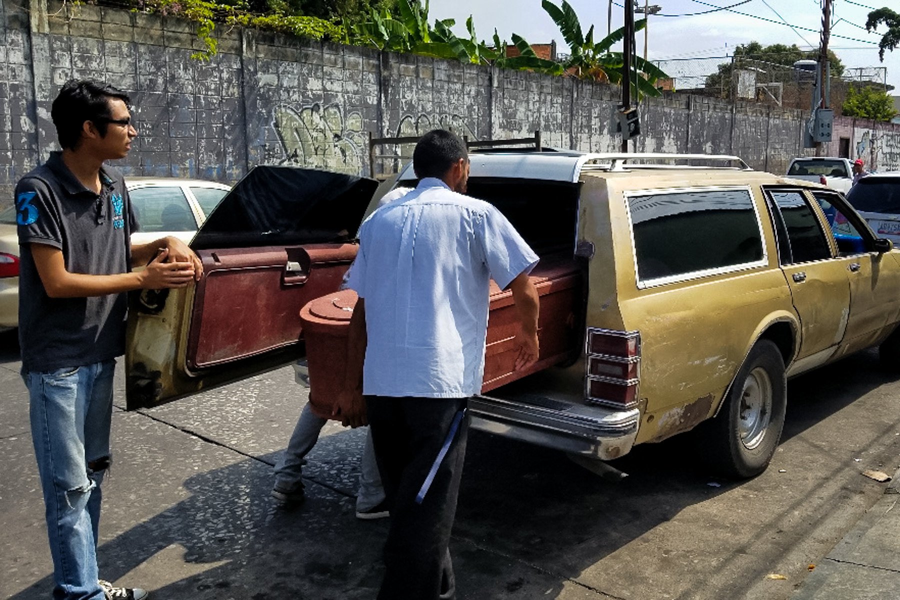 Motín en Carabobo: Régimen entrega algunos cuerpos a familiares