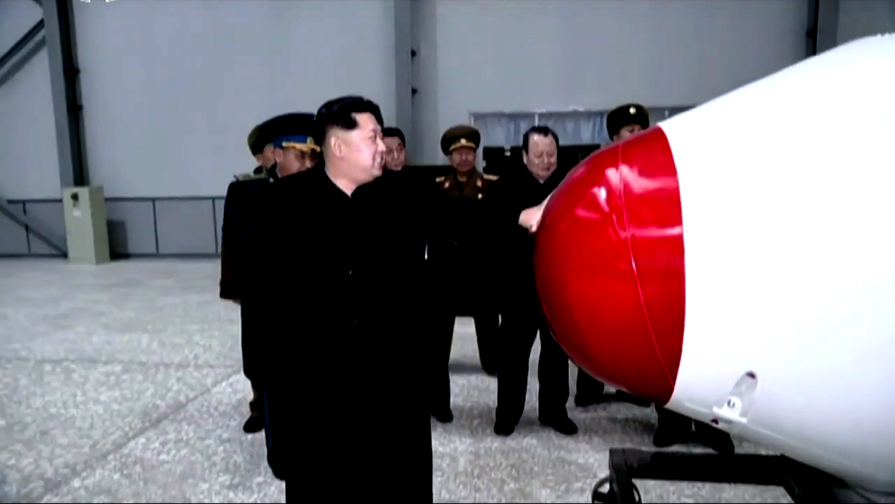 Kim Jong-un participa en el lanzamiento de una nueva arma de tipo táctico