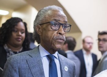 Trump acusó al reverendo Al Sharpton de estafador, de odiar a blancos y policías