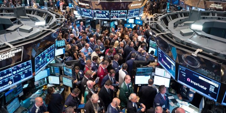 Bolsa de Nueva York bajó por acciones del área tecnológica debido a la advertencia de Trump a China