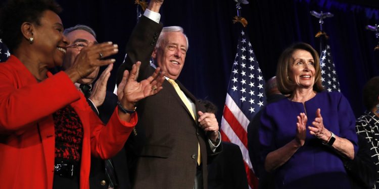 TWP: Demócratas buscan nueva  estrategia contra Trump después del fracaso de la audiencia de Mueller