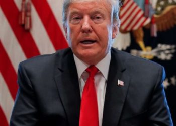 Trump firmó decreto para fabricar más productos con sello "Hecho en Estados Unidos"