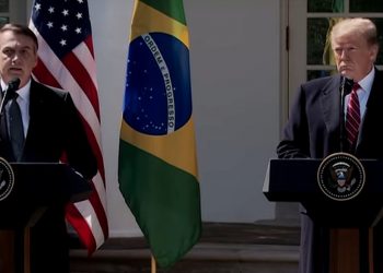 Ante el caso de barcos iraníes varados en Brasil, Bolsonaro asegura que su país está alineado con la política de EEUU