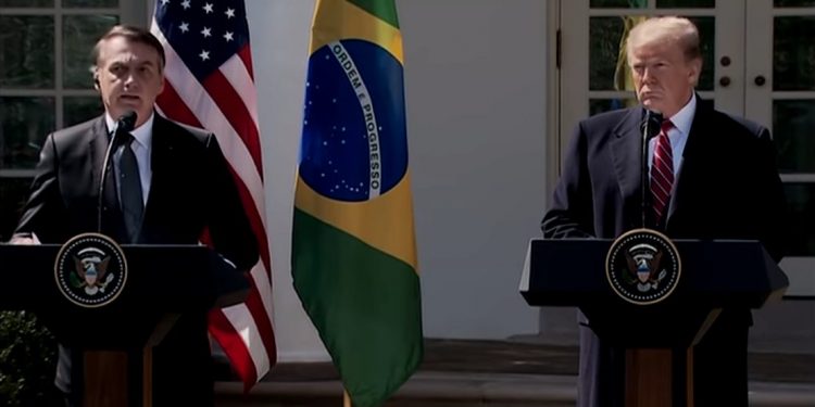 Ante el caso de barcos iraníes varados en Brasil, Bolsonaro asegura que su país está alineado con la política de EEUU