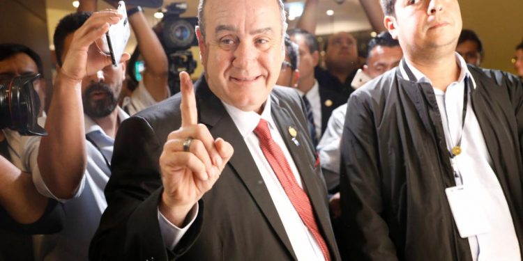 Conservador Giammattei gana las elecciones de Guatemala