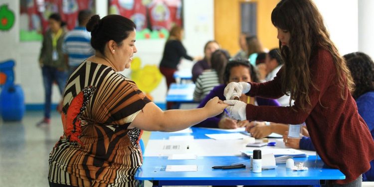 Guatemala se debatirá entre Torres y Giammattei en elecciones de este domingo