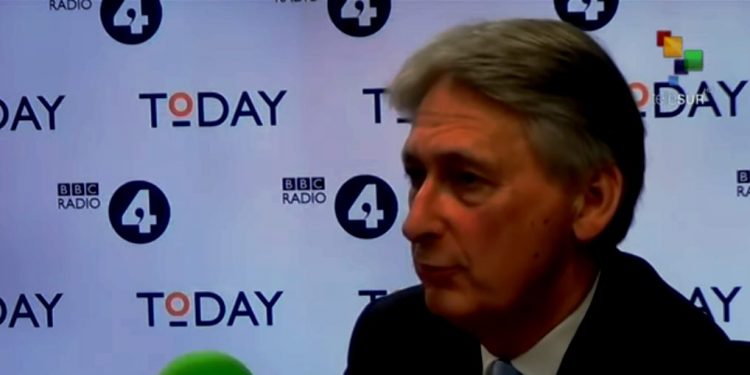 Parlamento impedirá que se lleve a cabo un Brexit sin acuerdo, según ex ministro de Finanzas, Philip Hammond