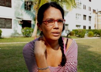 Régimen cubano le prohíbe viajar a la periodista Luz Escobar