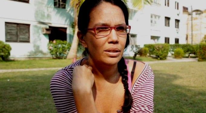Régimen cubano le prohíbe viajar a la periodista Luz Escobar