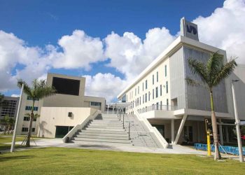 ¿Qué sucede con la selección del presidente de Miami Dade College?