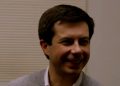 Candidato presidencial Pete Buttigieg recibe el apoyo de importante activista lésbica