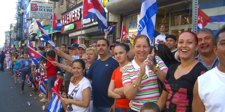 Cubano-americanos en Miami están divididos por diferentes visiones