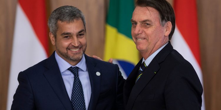 Embajador de EEUU en Paraguay celebra mediación ante amenaza de juicio político a Abdo Benítez