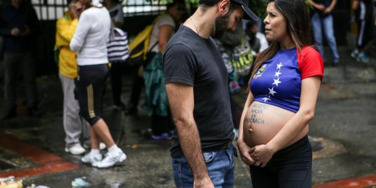 Calderón Berti: Niñas y niños venezolanos nacidos en Colombia podrán adquirir nacionalidad
