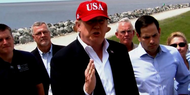 Trump insiste en que China está trasladando tropas a Hong Kong