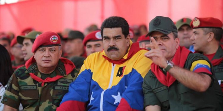 Barras, estrellas y togas,todos conspiran