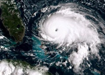 NHC: Huracán Dorian se acercará peligrosamente hacia la costa este de Florida el martes
