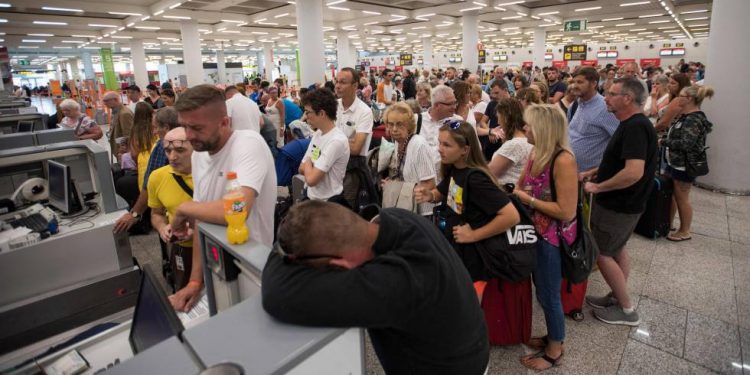 Thomas Cook quiebra y deja a 600.000 turistas atascados en todo el mundo