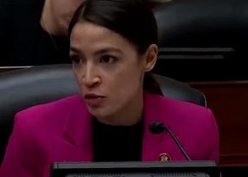"Miami no existirá en pocos años", advierte congresista socialista Alexandria Ocasio-Cortez