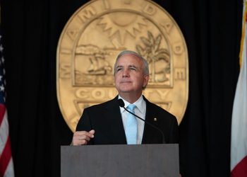 Alcalde de Miami-Dade presentó presupuesto de $9 mil millones
