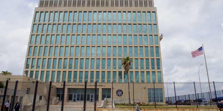 Afecciones neurológicas de diplomáticos de EEUU y Canadá en Cuba fue por productos para fumigar