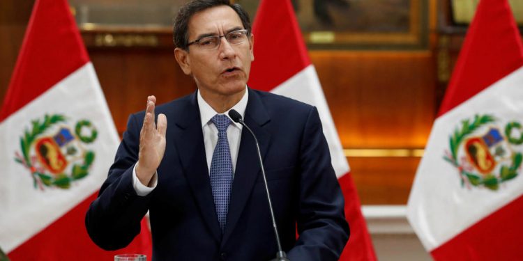 Presidente de Perú podría disolver el Congreso si rechazan su propuesta