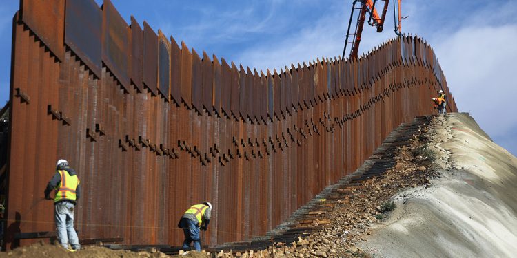 El Pentágono detuvo 3 proyectos de barreras fronterizas debido a su costo