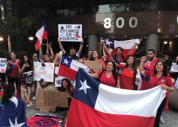 Chilenos en Miami piden cese de violencia en el país