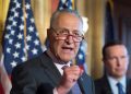 Jefe de minoría demócrata del Senado pide proteger identidad del denunciante de Trump