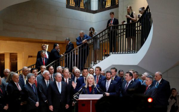 Congresistas republicanos bloquearon por horas investigación contra Trump