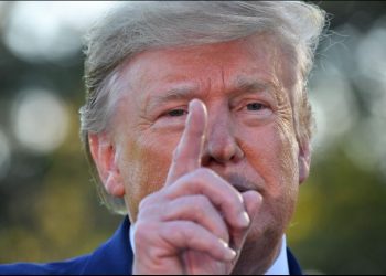 Trump: Debemos revelar identidad del denunciante para que explique por qué hace esto a EEUU