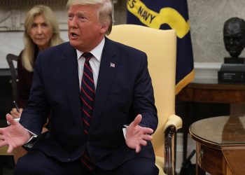 Aliados veteranos de Trump ven cómo la presidencia se “desvía de los rieles”