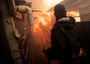 Miles de personas de California en alerta ante fuertes vientos que avivan incendios
