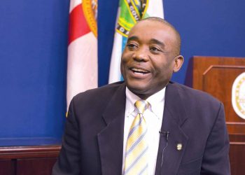 Cuarto comisionado se postuló para la alcaldía de Miami-Dade