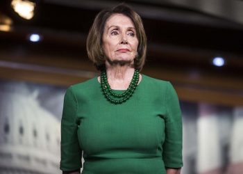 Pelosi aplaza votación para autorizar investigación del juicio político de Trump