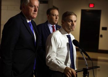 Republicanos piensan en un cambio de estrategia en impugnación contra Trump