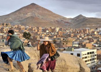 Bolivia: Evo lucha por ganar en la primera vuelta