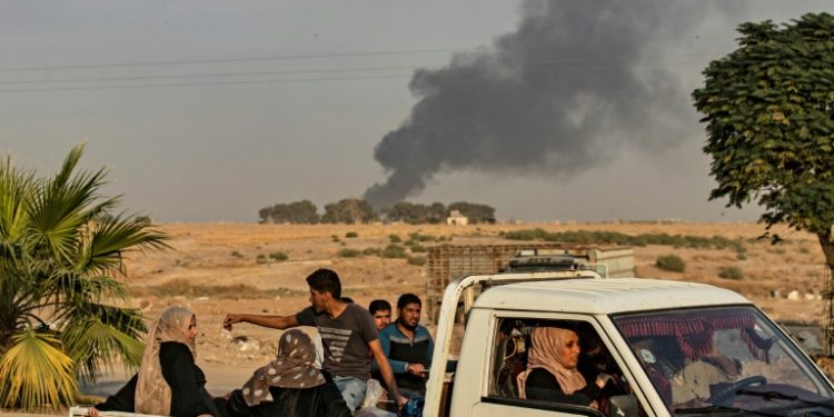Ofensiva aérea y terrestre de los turco al norte de Siria ahuyenta a su población