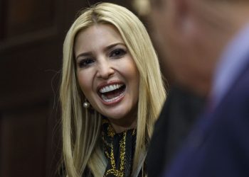 ¿Peso político? Ivanka Trump mostró sus senos y causó furor en las redes