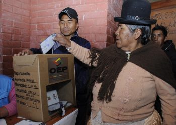 Bolivia: Evo lucha por ganar en la primera vuelta