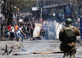 9.000 militares chilenos custodian las calles tras la destrucción que ocasionaron manifestantes