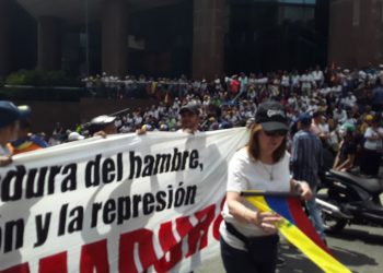 Miles de personas pidieron la salida de Maduro y elecciones