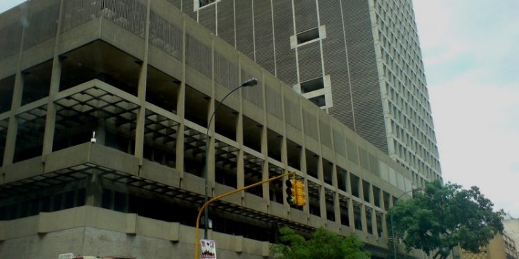 Conozca la evolución de la fracasada política económica del régimen de Maduro…Inflación, petro y dolarización