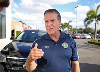 Alcalde de Hialeah es multado por dar licencias ilegales