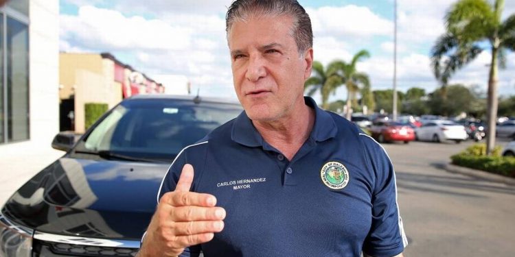 Alcalde de Hialeah es multado por dar licencias ilegales