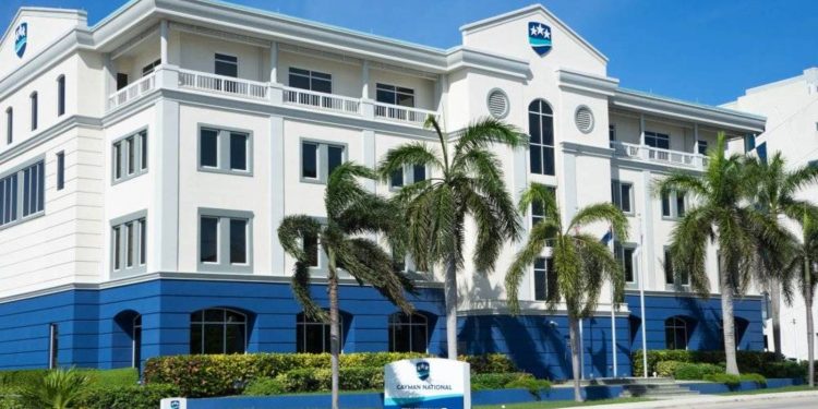 Robaron datos electrónicos de Cayman National Bank e informan publicamente sobre cuentas offshore