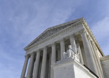 Futuro de 660.000 inmigrantes “Dreamers” está en manos de jueces de la Corte Suprema