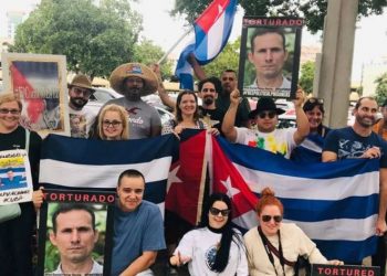 Cubanos en Miami piden a reyes de España no rendir pleitesías al gobierno