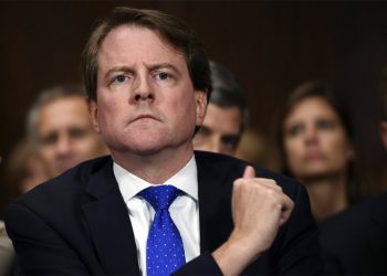 Jueza dictamina que exabogado de la Casa Blanca debe testificar ante el Congreso
