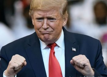 Trump apoya a manifestantes prodemocráticos en Hong Kong al promulgar nueva ley